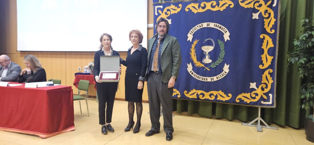 Reconocimiento a Laboratorios VIR por su labor en la formaci&oacute;n de posgrado en el &aacute;rea de Industria Farmac&eacute;utic